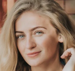  Samantha Pierce